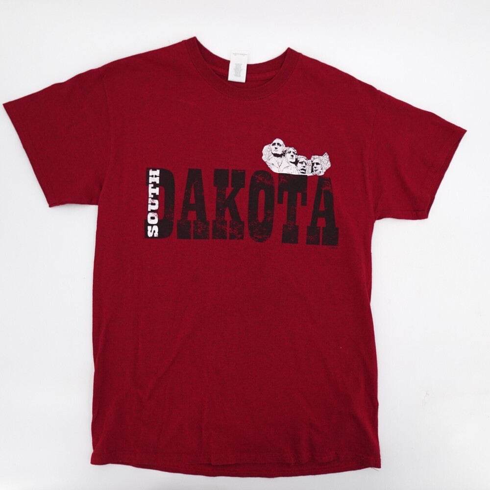 South Dakota Shirt Adult Medium Red T-Shrit Mount Rushmore